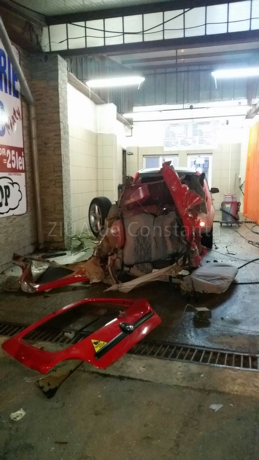accident cu victime pe aurel vlaicu una dintre masini rupta in doua galerie foto 595359 accident cu victime pe aurel vlaicu una dintre masini rupta in doua galerie foto 595359