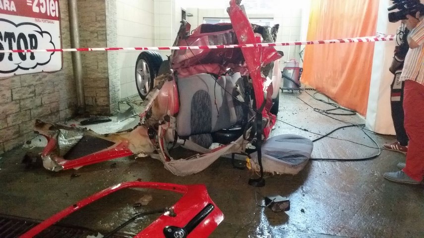 accident cu victime pe aurel vlaicu una dintre masini rupta in doua galerie foto 595359 accident cu victime pe aurel vlaicu una dintre masini rupta in doua galerie foto 595359