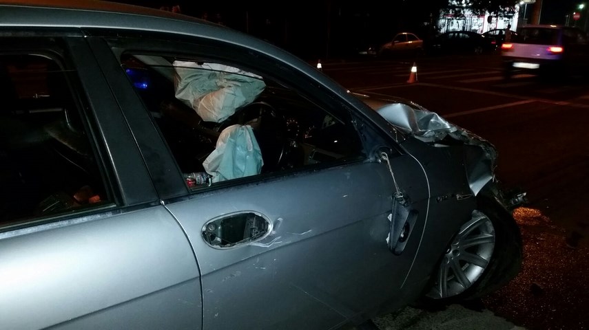 accident cu victime pe aurel vlaicu una dintre masini rupta in doua galerie foto 595359 accident cu victime pe aurel vlaicu una dintre masini rupta in doua galerie foto 595359