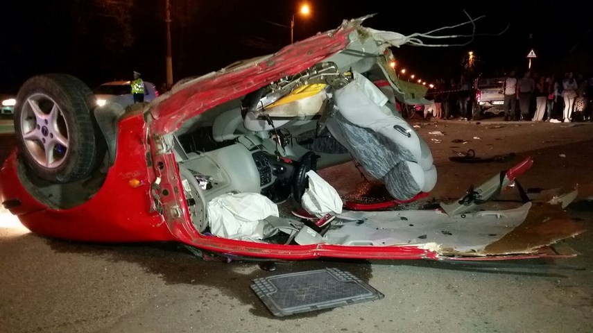 accident cu victime pe aurel vlaicu una dintre masini rupta in doua galerie foto 595359 accident cu victime pe aurel vlaicu una dintre masini rupta in doua galerie foto 595359