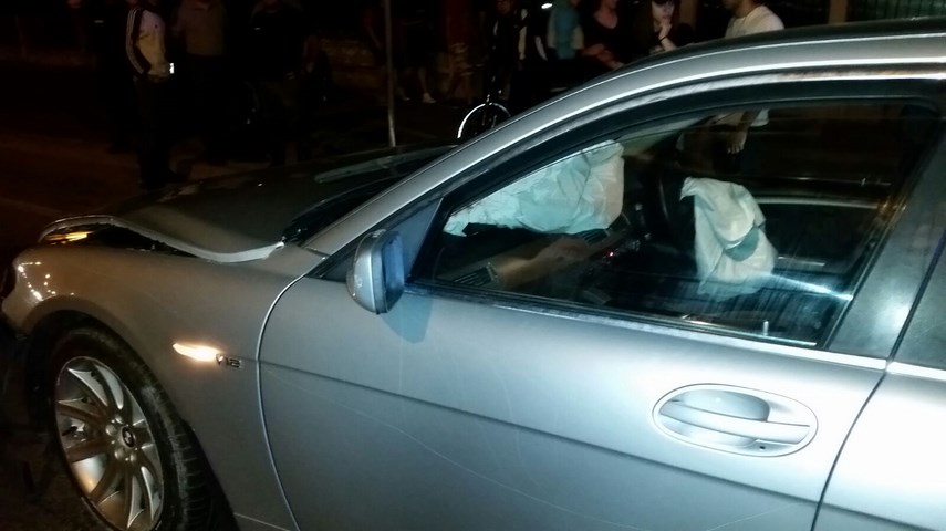 accident cu victime pe aurel vlaicu una dintre masini rupta in doua galerie foto 595359 accident cu victime pe aurel vlaicu una dintre masini rupta in doua galerie foto 595359