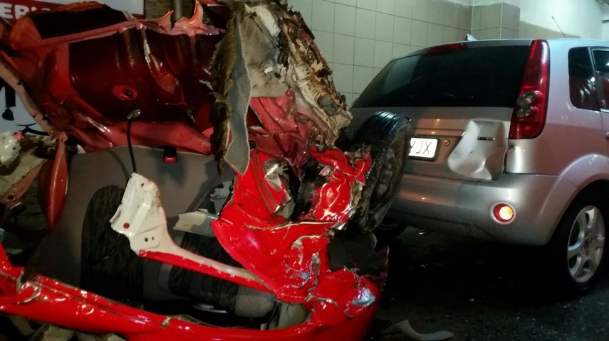 accident cu victime pe aurel vlaicu una dintre masini rupta in doua galerie foto 595359 accident cu victime pe aurel vlaicu una dintre masini rupta in doua galerie foto 595359