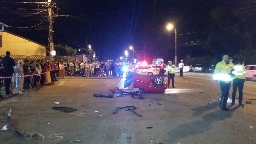 accident cu victime pe aurel vlaicu una dintre masini rupta in doua galerie foto 595359 accident cu victime pe aurel vlaicu una dintre masini rupta in doua galerie foto 595359