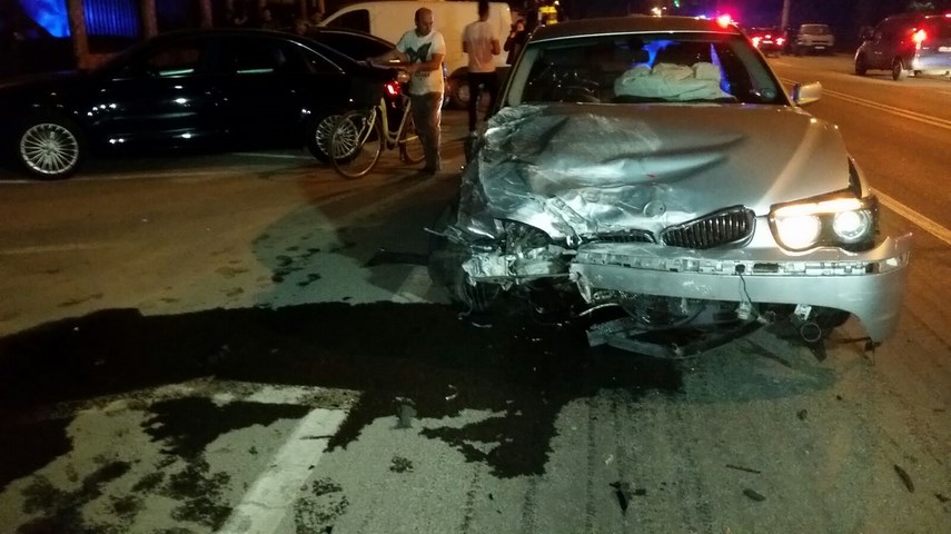 accident cu victime pe aurel vlaicu una dintre masini rupta in doua galerie foto 595359 accident cu victime pe aurel vlaicu una dintre masini rupta in doua galerie foto 595359