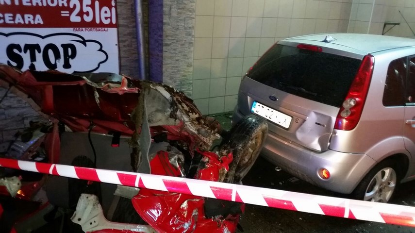 accident cu victime pe aurel vlaicu una dintre masini rupta in doua galerie foto 595359 accident cu victime pe aurel vlaicu una dintre masini rupta in doua galerie foto 595359