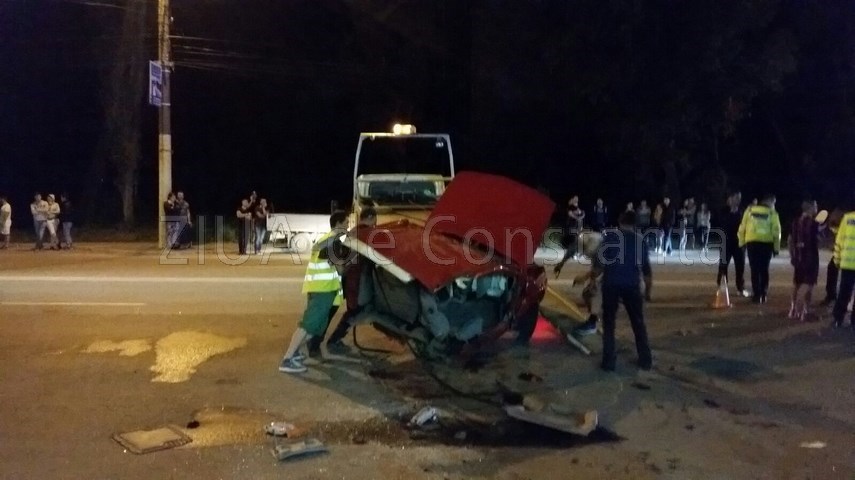 accident cu victime pe aurel vlaicu una dintre masini rupta in doua galerie foto 595359 accident cu victime pe aurel vlaicu una dintre masini rupta in doua galerie foto 595359