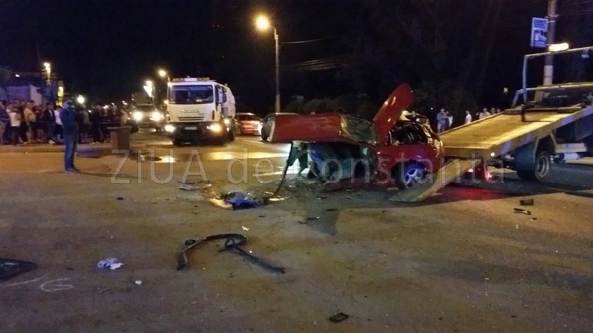 accident cu victime pe aurel vlaicu una dintre masini rupta in doua galerie foto 595359 accident cu victime pe aurel vlaicu una dintre masini rupta in doua galerie foto 595359