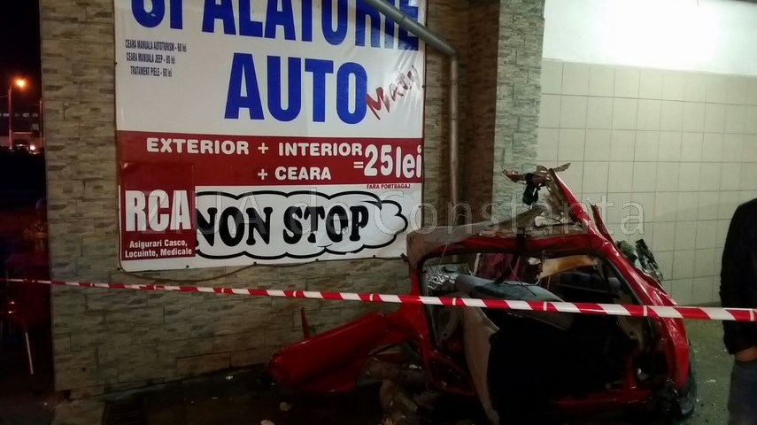 accident cu victime pe aurel vlaicu una dintre masini rupta in doua galerie foto 595359 accident cu victime pe aurel vlaicu una dintre masini rupta in doua galerie foto 595359