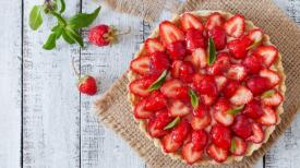 ecuisine.ro Tartă cu căpșune și alune