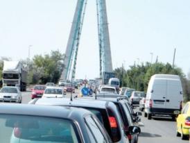 Trafic infernal la final de minivacanță. Blocaj pe Podul Agigea