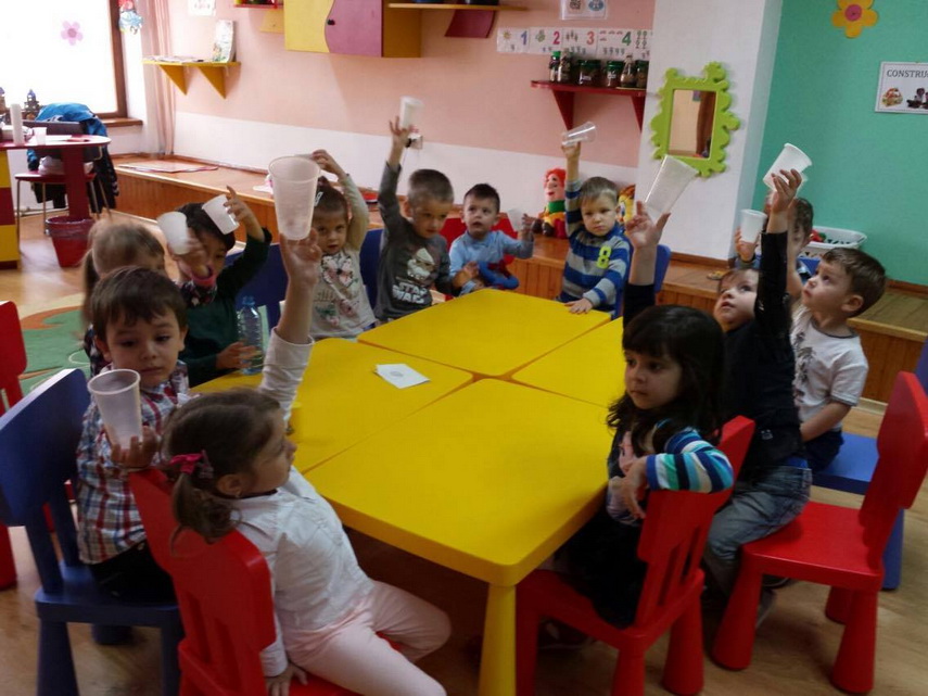 de ziua mediului picii de la gradinita comenius vor confectiona obiecte din materiale reciclabile si de ziua mediului picii de la gradinita comenius vor confectiona obiecte din materiale reciclabile si