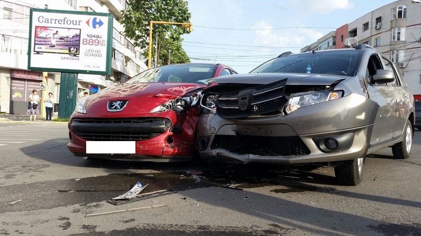accident la intersectia dintre bulevardul tomis cu strada ion ratiu 595552 accident la intersectia dintre bulevardul tomis cu strada ion ratiu 595552