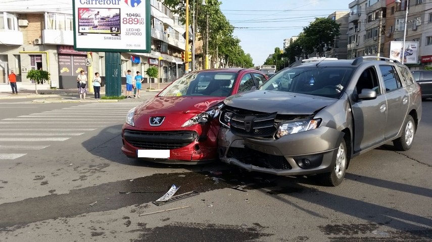 accident la intersectia dintre bulevardul tomis cu strada ion ratiu 595552 accident la intersectia dintre bulevardul tomis cu strada ion ratiu 595552