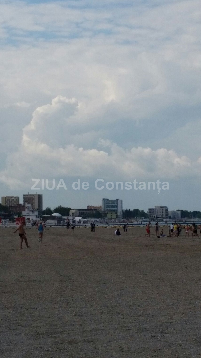 plajele din statiunea mamaia au fost luate cu asalt galerie foto video 595862 plajele din statiunea mamaia au fost luate cu asalt galerie foto video 595862