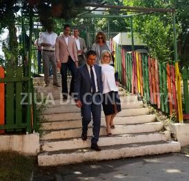 Decebal Făgădău votează alături de soţia sa (galerie foto+video)  
