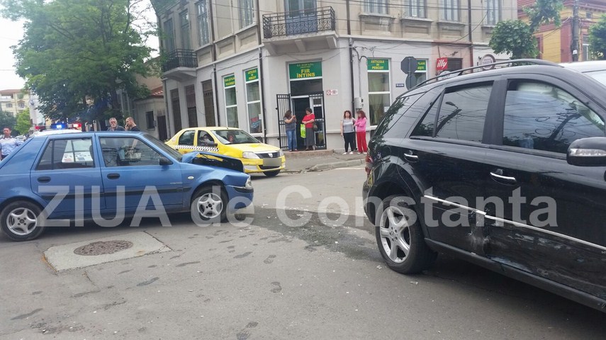 accident pe strada mihaileanu doua masini s au ciocnit violent galerie foto 596058