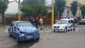 Accident pe strada Mihăileanu. Două mașini s-au ciocnit violent! O persoană a ajuns la spital (galerie foto+video) 