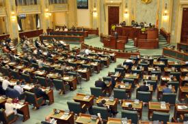 Cu girul senatorilor Aleşii neamului condamnaţi cu suspendare nu îşi pierd mandatul!