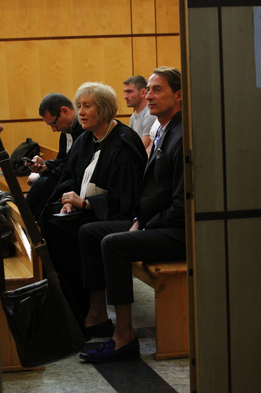 in timp ce se afla la tribunalul constanta radu mazare a primit o veste proasta galerie foto 596207 in timp ce se afla la tribunalul constanta radu mazare a primit o veste proasta galerie foto 596207