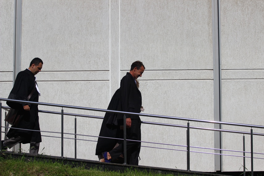 in timp ce se afla la tribunalul constanta radu mazare a primit o veste proasta galerie foto 596207 in timp ce se afla la tribunalul constanta radu mazare a primit o veste proasta galerie foto 596207