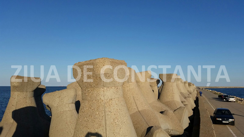 aflat la pescuit un barbat a cazut de pe stabilopozi s a lovit la cap si a cazut in apa 596413 aflat la pescuit un barbat a cazut de pe stabilopozi s a lovit la cap si a cazut in apa 596413