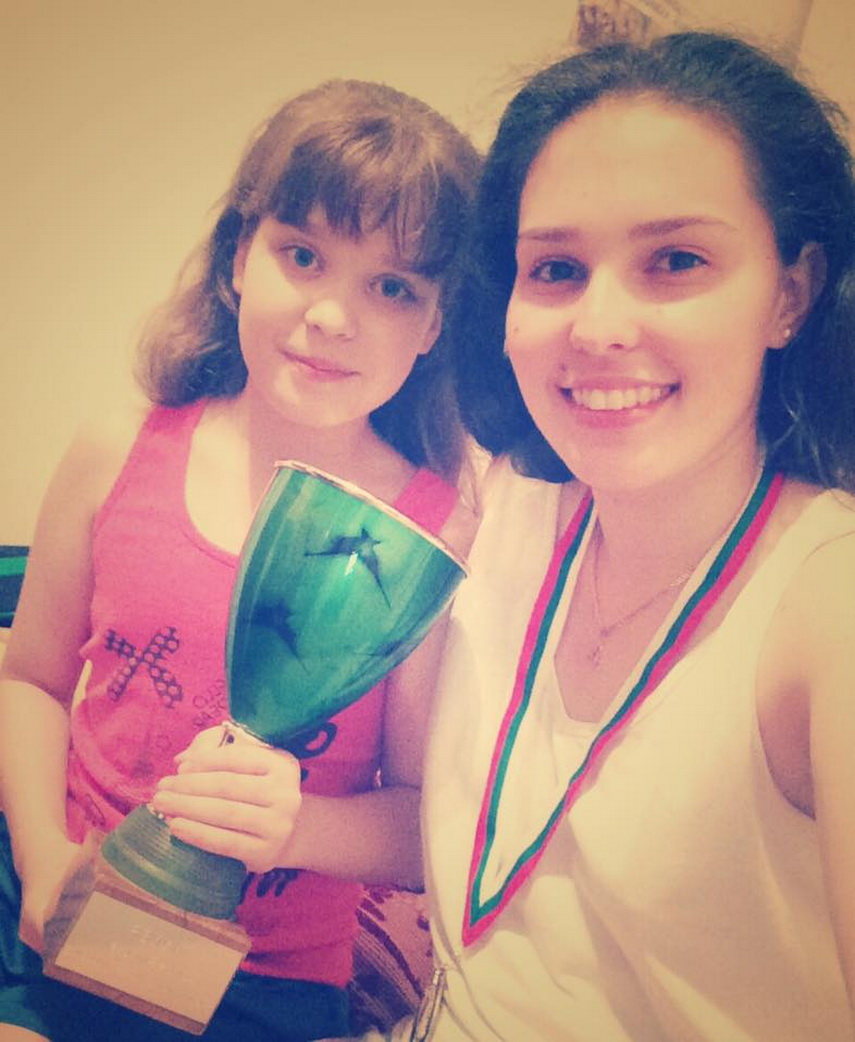 elena zaharia fetita cu vointa de fier de la tenis de masa cu clamute si nasturasi la medalia de aur elena zaharia fetita cu vointa de fier de la tenis de masa cu clamute si nasturasi la medalia de aur