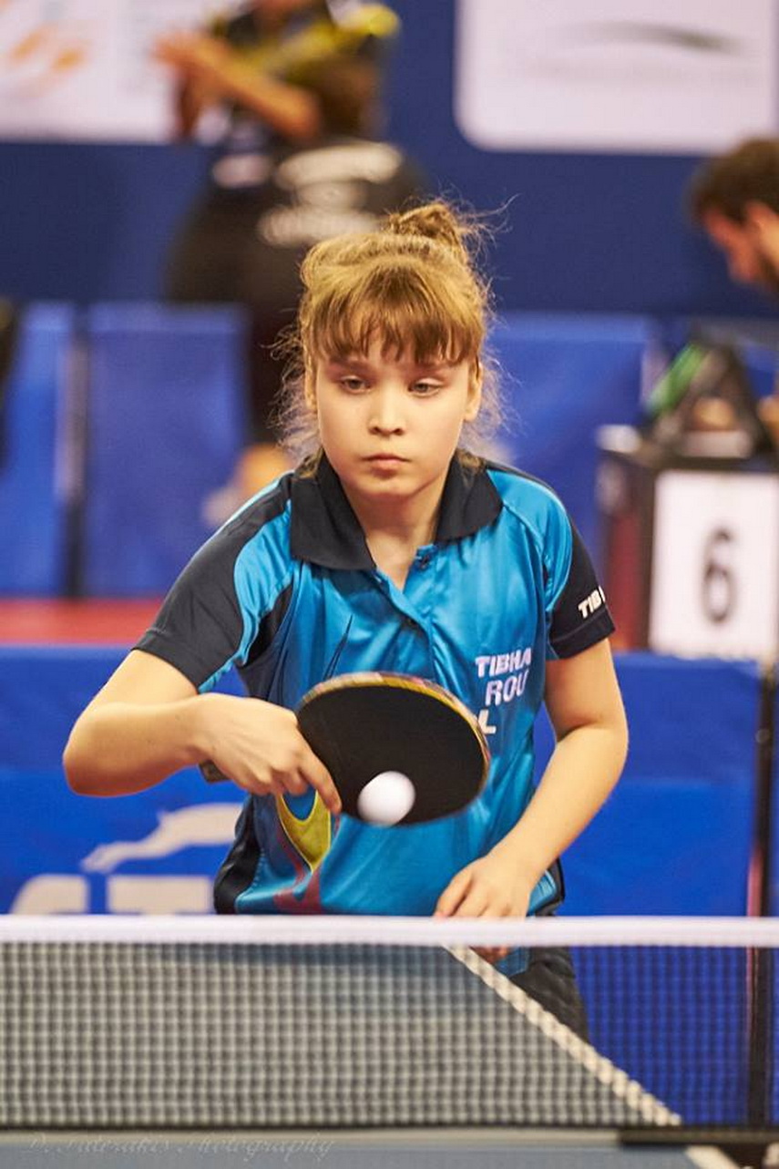 elena zaharia fetita cu vointa de fier de la tenis de masa cu clamute si nasturasi la medalia de aur elena zaharia fetita cu vointa de fier de la tenis de masa cu clamute si nasturasi la medalia de aur