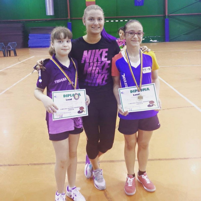 elena zaharia fetita cu vointa de fier de la tenis de masa cu clamute si nasturasi la medalia de aur elena zaharia fetita cu vointa de fier de la tenis de masa cu clamute si nasturasi la medalia de aur