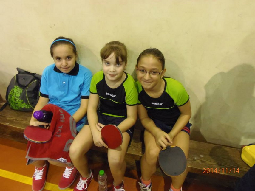 elena zaharia fetita cu vointa de fier de la tenis de masa cu clamute si nasturasi la medalia de aur elena zaharia fetita cu vointa de fier de la tenis de masa cu clamute si nasturasi la medalia de aur