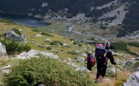 Doi tineri rătăciți pe Ceahlău, găsiți pe marginea unei prăpăstii