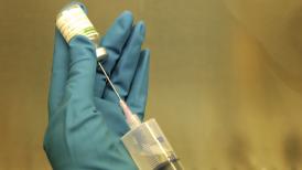 Noua lege a vaccinării ameninţă cu excluderea copiilor din comunitate