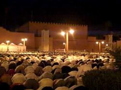 S-au sărutat și au fost arestați!