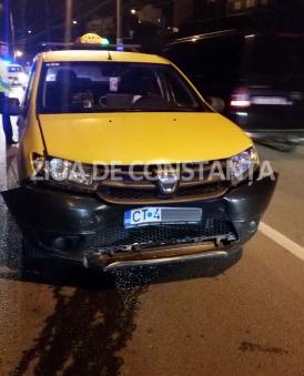 Un taxi şi un Volkswagen s-au ciocnit în această seară