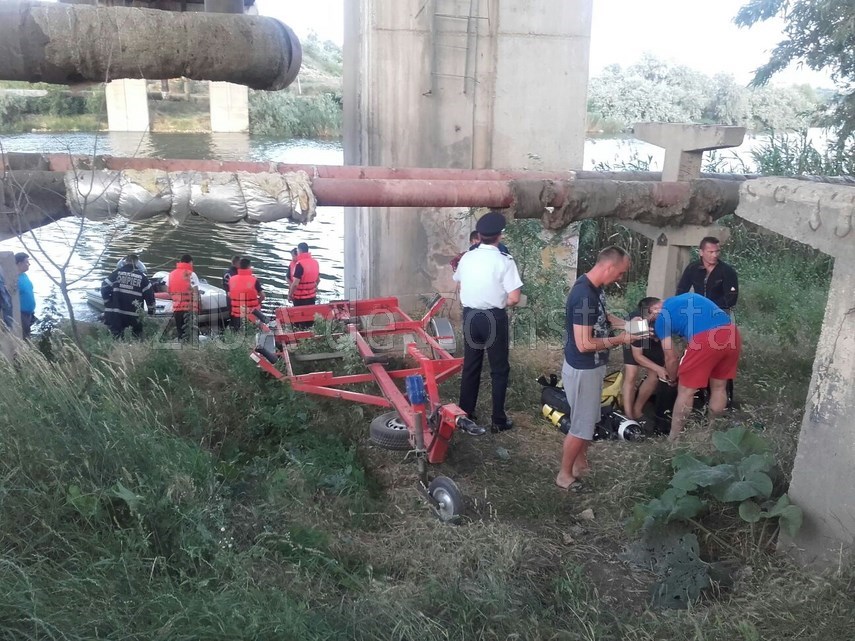 actiune contracronometru scafandrii si smurd se indreapta spre navodari o persoana inecata 597317 actiune contracronometru scafandrii si smurd se indreapta spre navodari o persoana inecata 597317