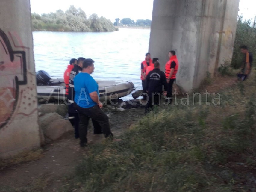 actiune contracronometru scafandrii si smurd se indreapta spre navodari o persoana inecata 597317 actiune contracronometru scafandrii si smurd se indreapta spre navodari o persoana inecata 597317