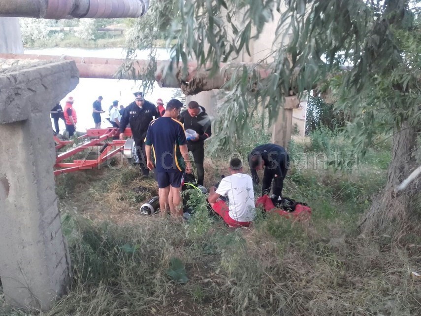 actiune contracronometru scafandrii si smurd se indreapta spre navodari o persoana inecata 597317 actiune contracronometru scafandrii si smurd se indreapta spre navodari o persoana inecata 597317