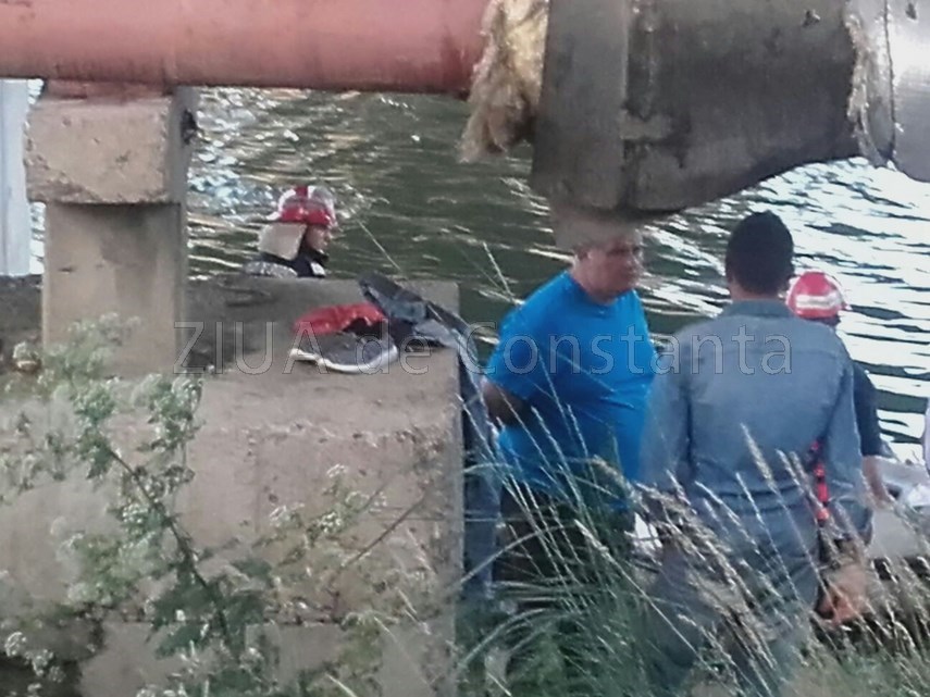 actiune contracronometru scafandrii si smurd se indreapta spre navodari o persoana inecata 597317 actiune contracronometru scafandrii si smurd se indreapta spre navodari o persoana inecata 597317