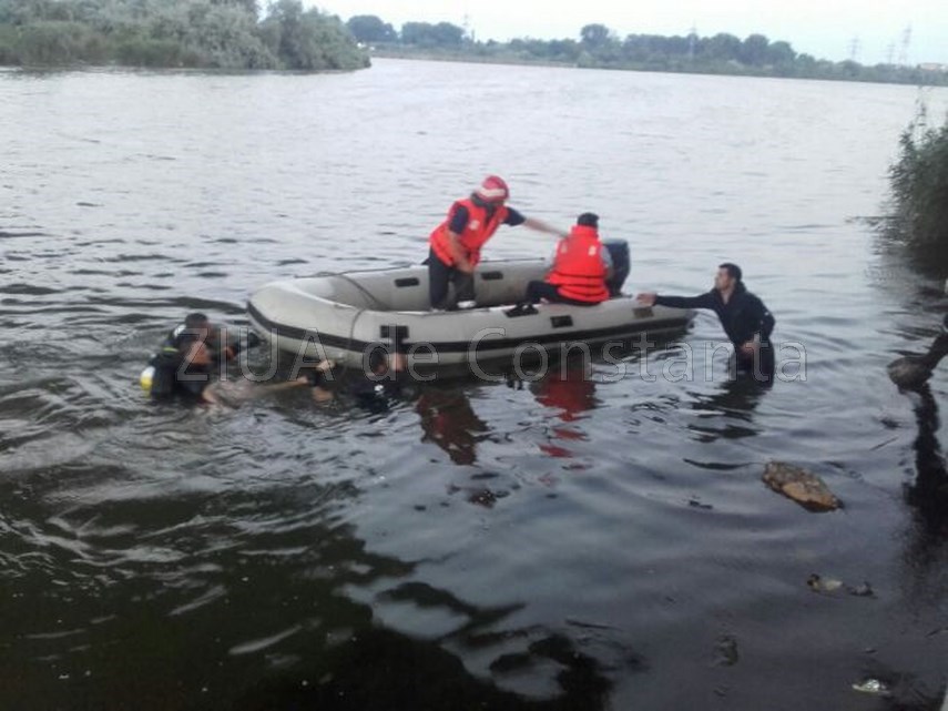 actiune contracronometru scafandrii si smurd se indreapta spre navodari o persoana inecata 597317 actiune contracronometru scafandrii si smurd se indreapta spre navodari o persoana inecata 597317