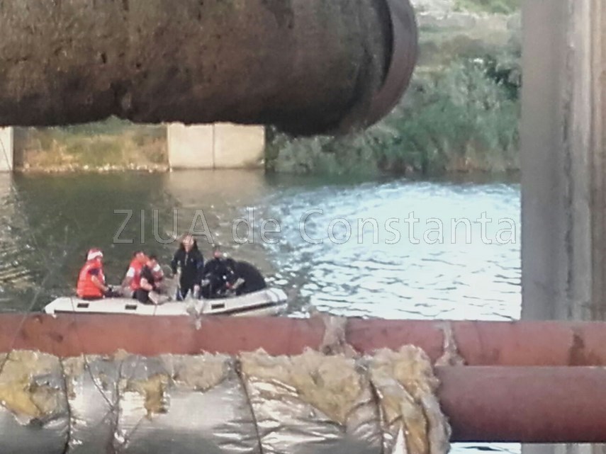 actiune contracronometru scafandrii si smurd se indreapta spre navodari o persoana inecata 597317 actiune contracronometru scafandrii si smurd se indreapta spre navodari o persoana inecata 597317