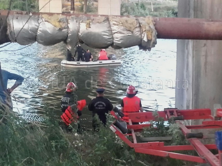 actiune contracronometru scafandrii si smurd se indreapta spre navodari o persoana inecata 597317 actiune contracronometru scafandrii si smurd se indreapta spre navodari o persoana inecata 597317