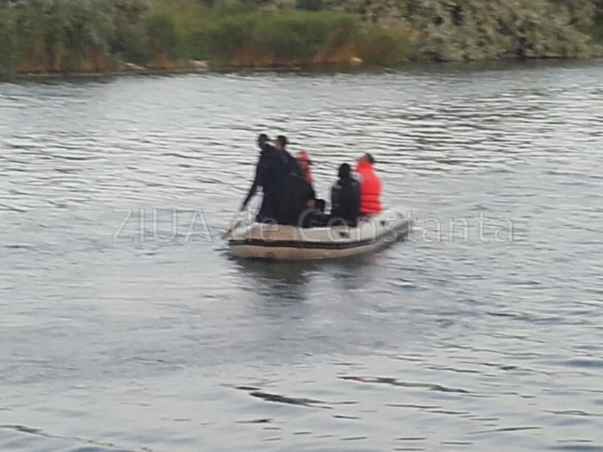 actiune contracronometru scafandrii si smurd se indreapta spre navodari o persoana inecata 597317 actiune contracronometru scafandrii si smurd se indreapta spre navodari o persoana inecata 597317