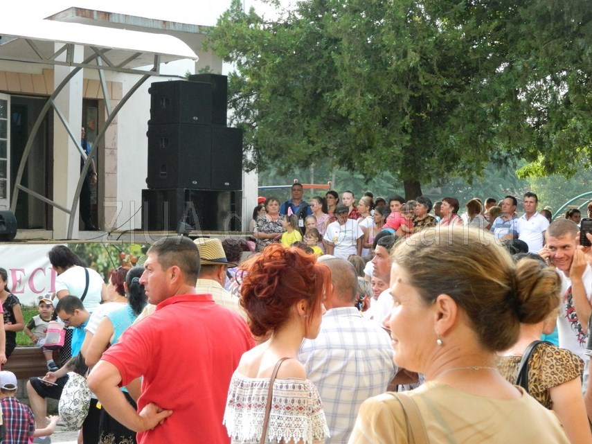 tulcenii petrec la sarbatoarea cireselor cu maria dragomiroiu galerie foto 597503 tulcenii petrec la sarbatoarea cireselor cu maria dragomiroiu galerie foto 597503