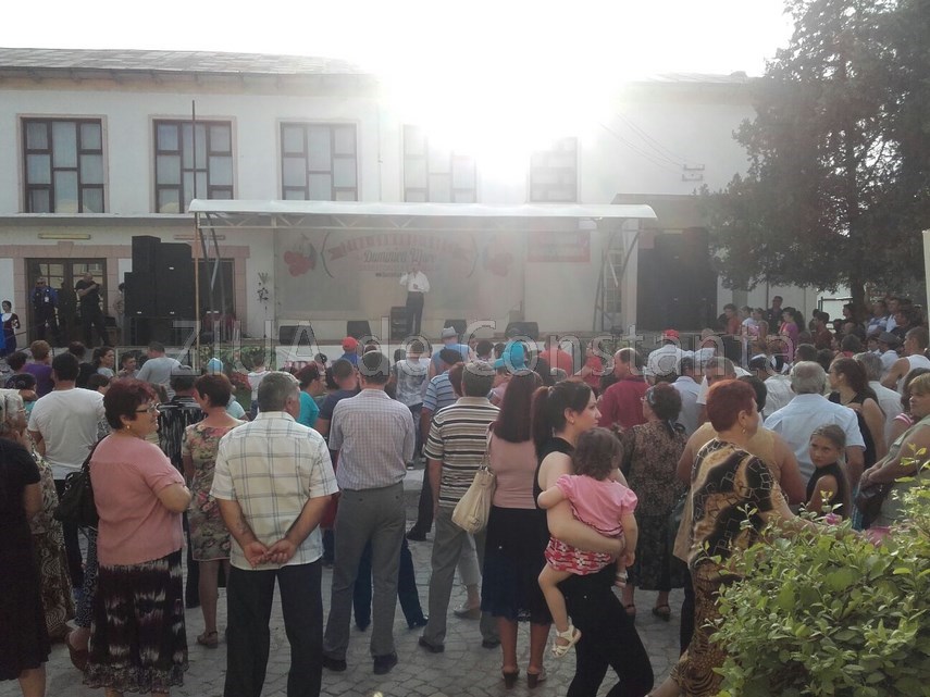 tulcenii petrec la sarbatoarea cireselor cu maria dragomiroiu galerie foto 597503 tulcenii petrec la sarbatoarea cireselor cu maria dragomiroiu galerie foto 597503