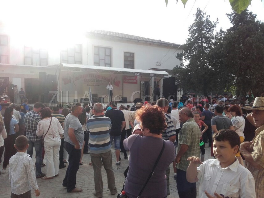 tulcenii petrec la sarbatoarea cireselor cu maria dragomiroiu galerie foto 597503 tulcenii petrec la sarbatoarea cireselor cu maria dragomiroiu galerie foto 597503