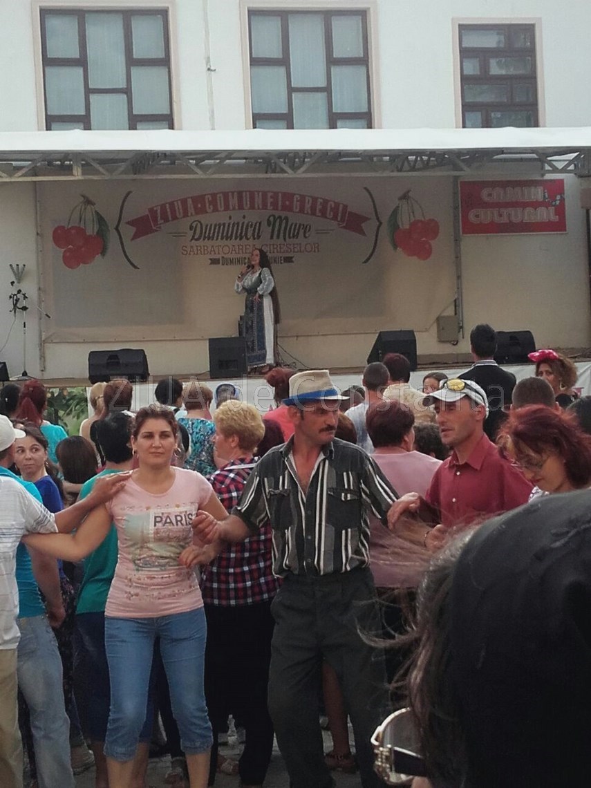 tulcenii petrec la sarbatoarea cireselor cu maria dragomiroiu galerie foto 597503 tulcenii petrec la sarbatoarea cireselor cu maria dragomiroiu galerie foto 597503