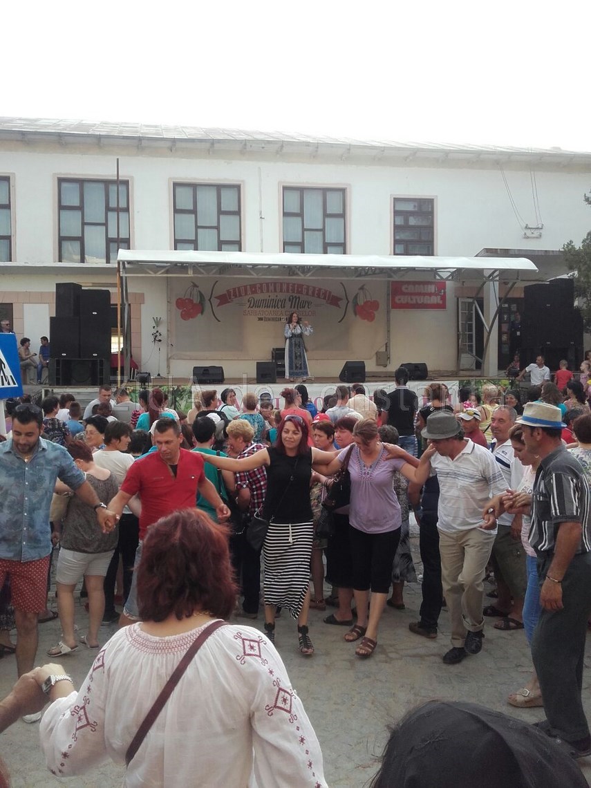 tulcenii petrec la sarbatoarea cireselor cu maria dragomiroiu galerie foto 597503 tulcenii petrec la sarbatoarea cireselor cu maria dragomiroiu galerie foto 597503