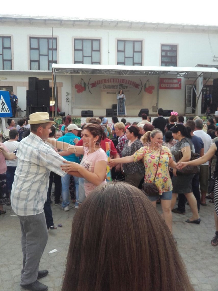 tulcenii petrec la sarbatoarea cireselor cu maria dragomiroiu galerie foto 597503 tulcenii petrec la sarbatoarea cireselor cu maria dragomiroiu galerie foto 597503