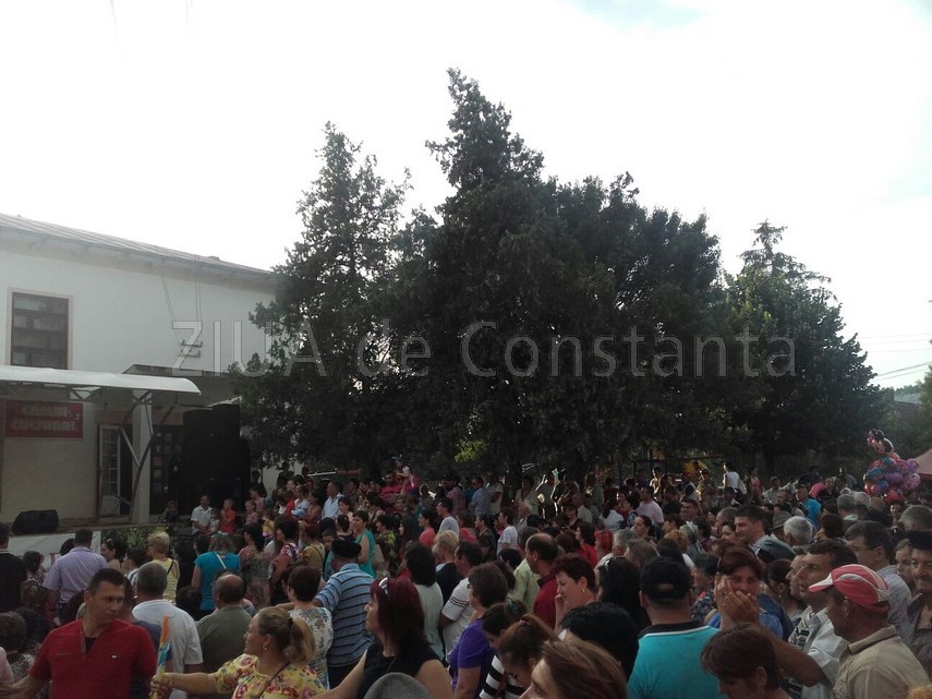 tulcenii petrec la sarbatoarea cireselor cu maria dragomiroiu galerie foto 597503 tulcenii petrec la sarbatoarea cireselor cu maria dragomiroiu galerie foto 597503