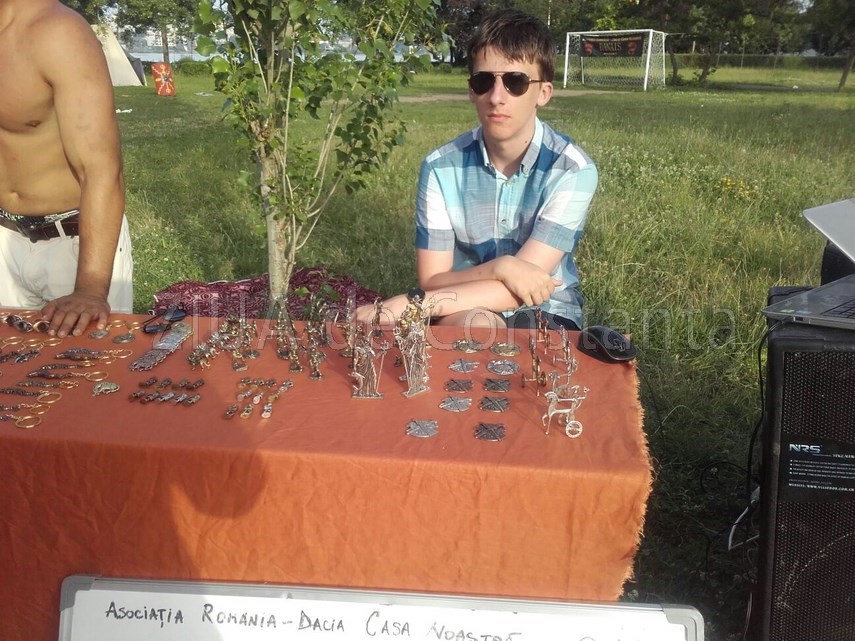 dacii s au mutat in satul de vacanta armuri bijuterii lupte si traditie reinventata 597586 dacii s au mutat in satul de vacanta armuri bijuterii lupte si traditie reinventata 597586