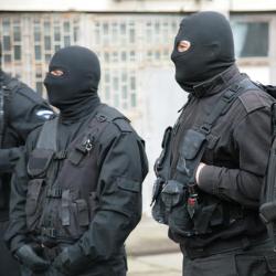 Percheziţii la persoane bănuite de contrabandă cu țigări